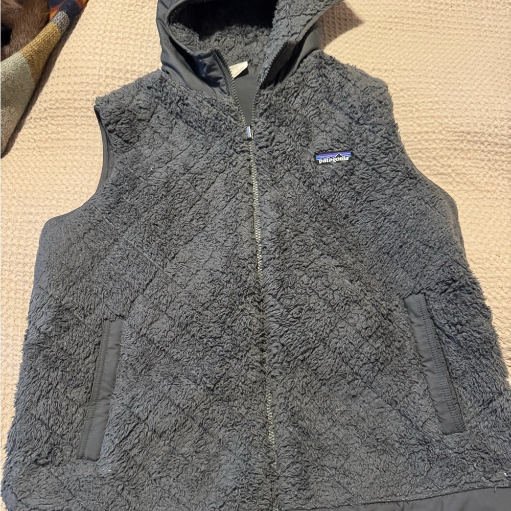 Patagonia Charcoal Fleece Reversible Vest Outerwear - Picture 3 of 3